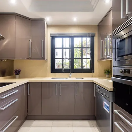 Exclusive Townhouse In Plaza Del Duque Close To The Prázdninový dům *